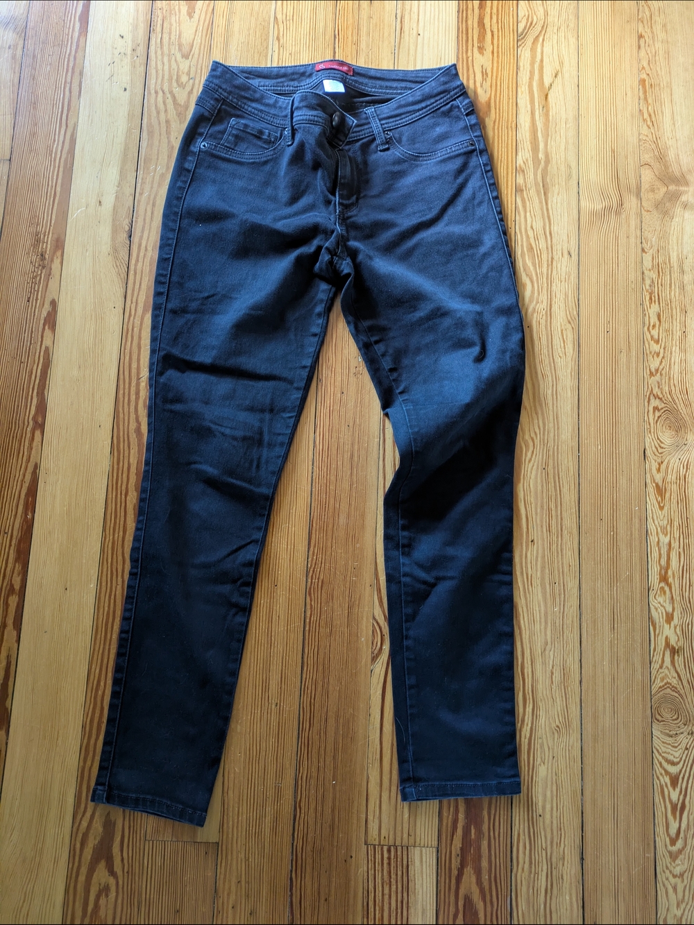 Dress Barn Women's Short Skinny Jeans in Black